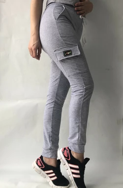 Спортивные брюки с накладными карманами N° 125 светло-серый